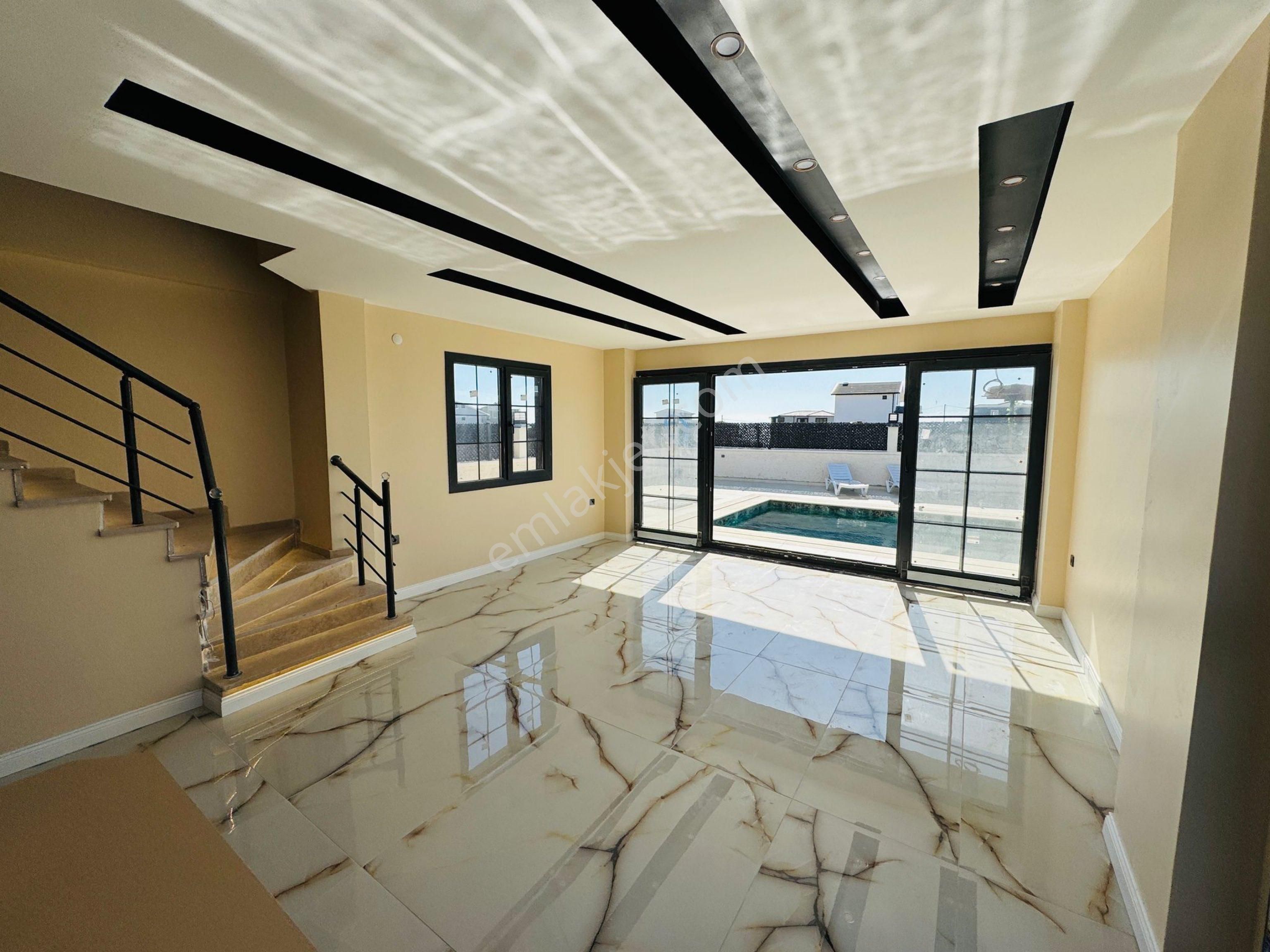 🌴 Denize Yakın Konumda, Bahçeli Ve Havuzlu 2+1 Villa | 300 M² Arsa Kanat Emlaktan Satılık Villa - Görsel 10