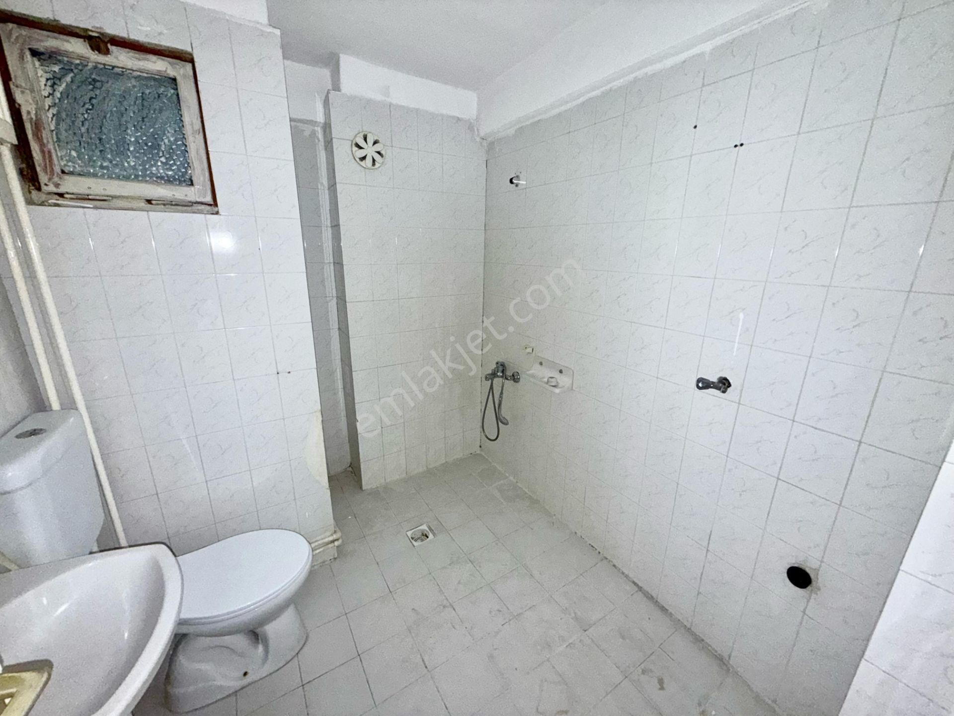 Kalecik Emlak'tan Merkez Mahallesinde Köşe Başı Güney Batı Cehe 3+1 - Görsel 23