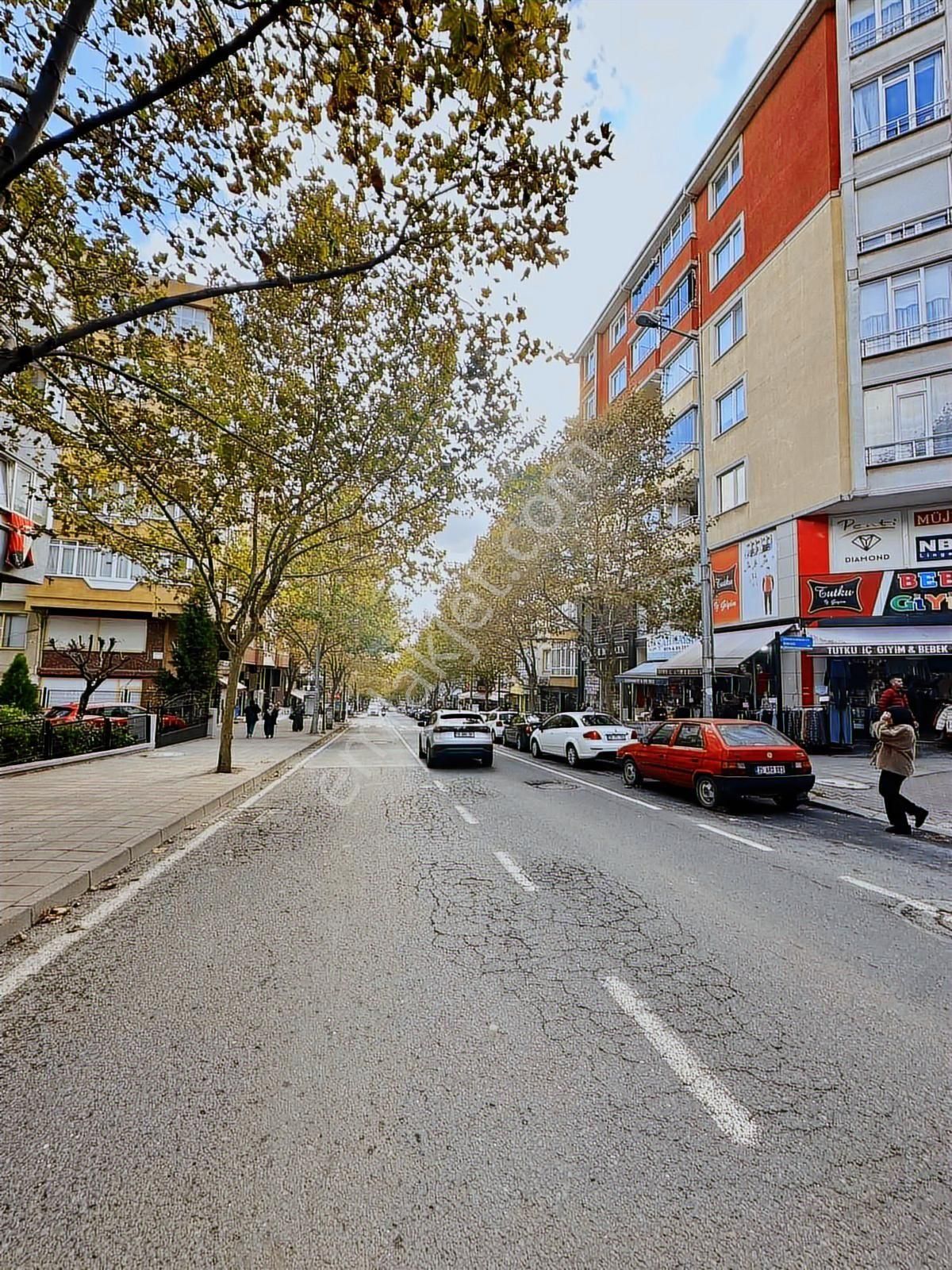 Acil Satılık !! Cadde Cepheli Teraslı Arakat 3+1 Fırsatı - Görsel 5