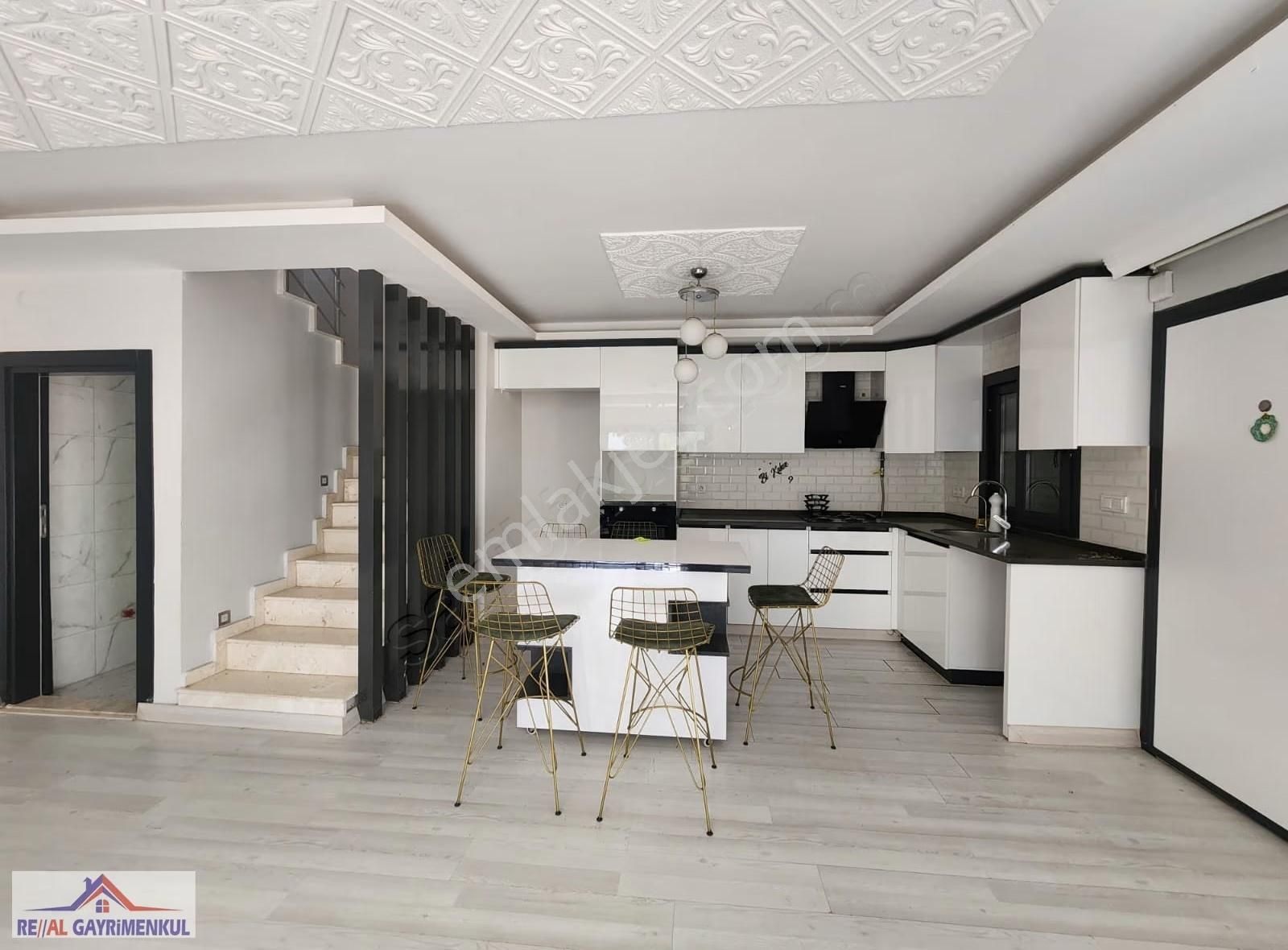 Real Gayrimenkul'den Barbaros'da Açık Mutfak 4+1 Villa