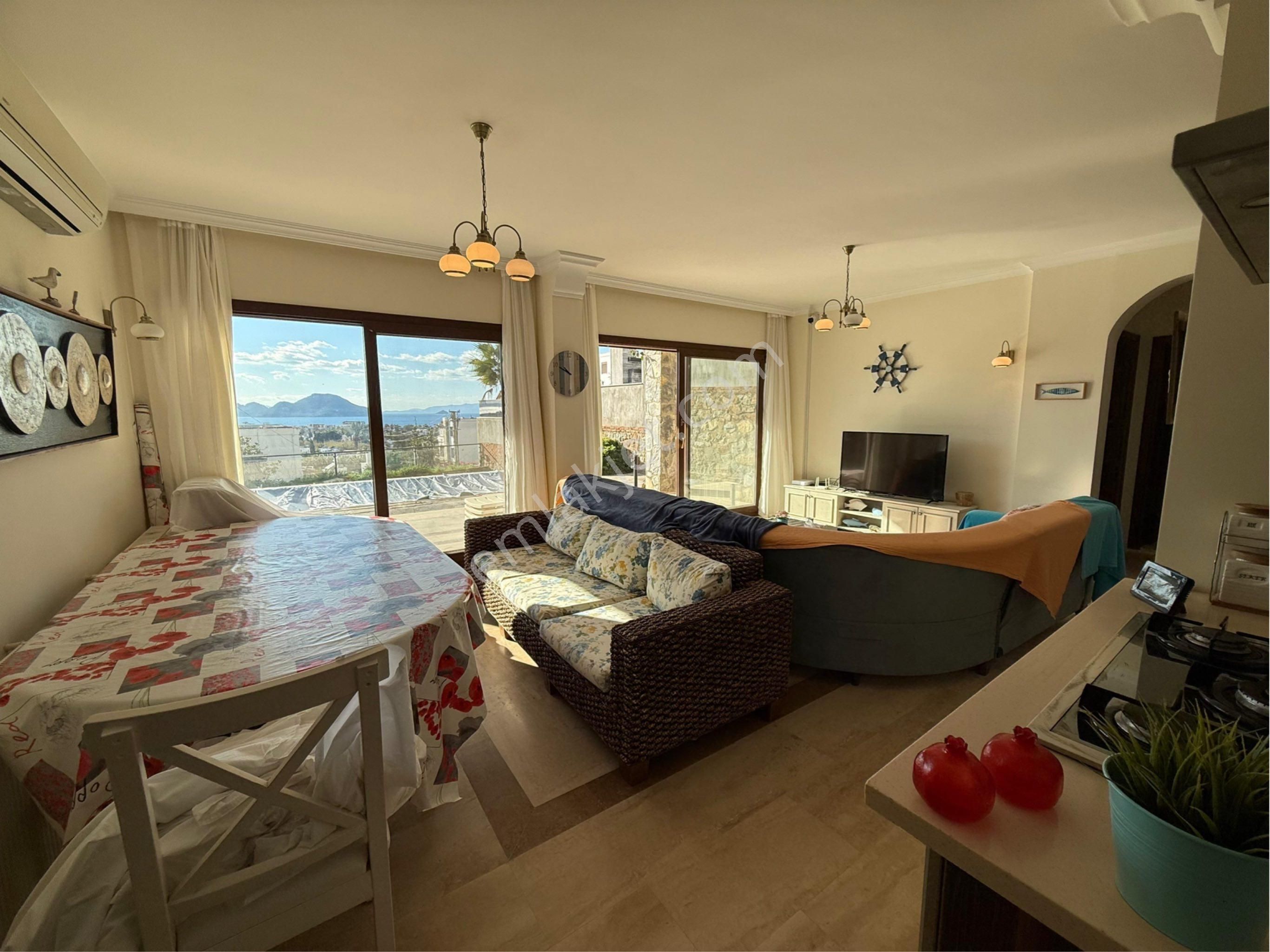 Satılık Müstakil Villa Özel Havuzlu Denize Yakın Garajlı Manzaralı Ev Yatırıma Uygun - Görsel 17