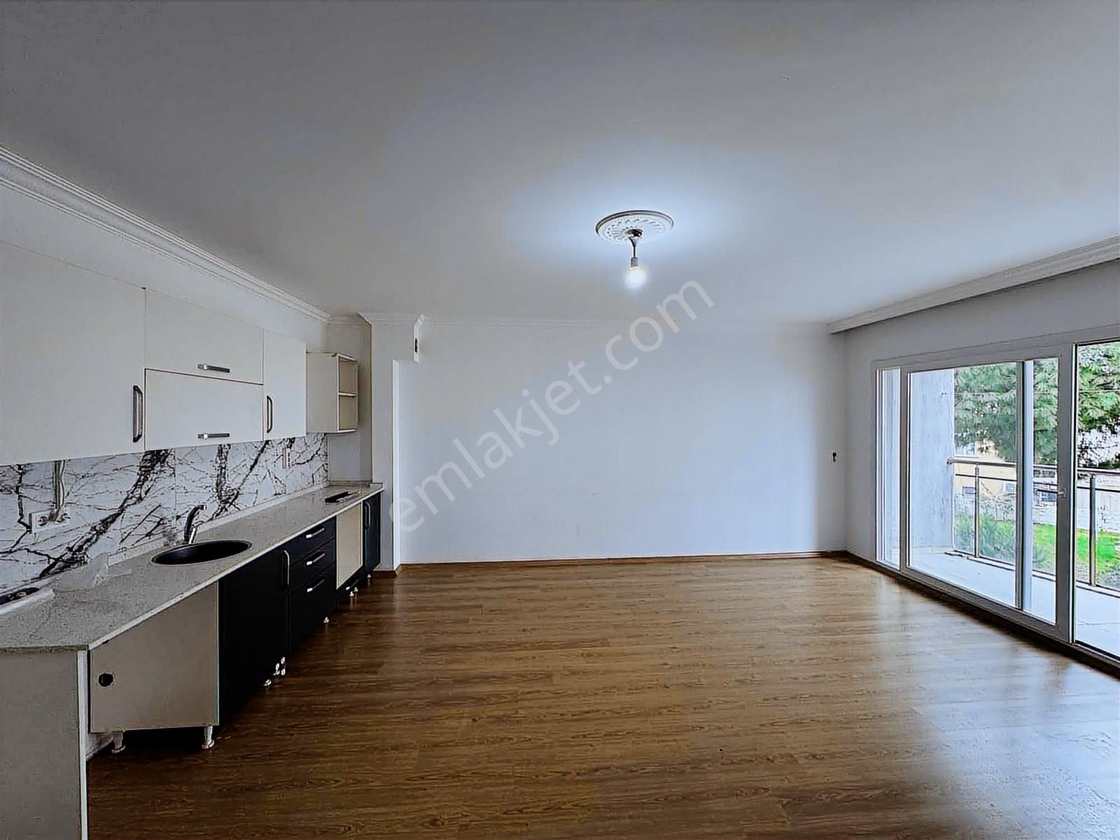 Kuşadası Davutlar'da Ara Kat Çift Balkon 110m2 Satılık 3+1 Daire