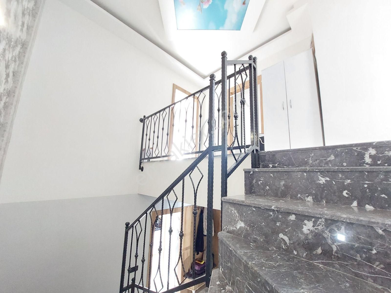 Edremit Cennetayağın'da, Yerden Isıtmalı 3+1 Lüks Villa - Görsel 3