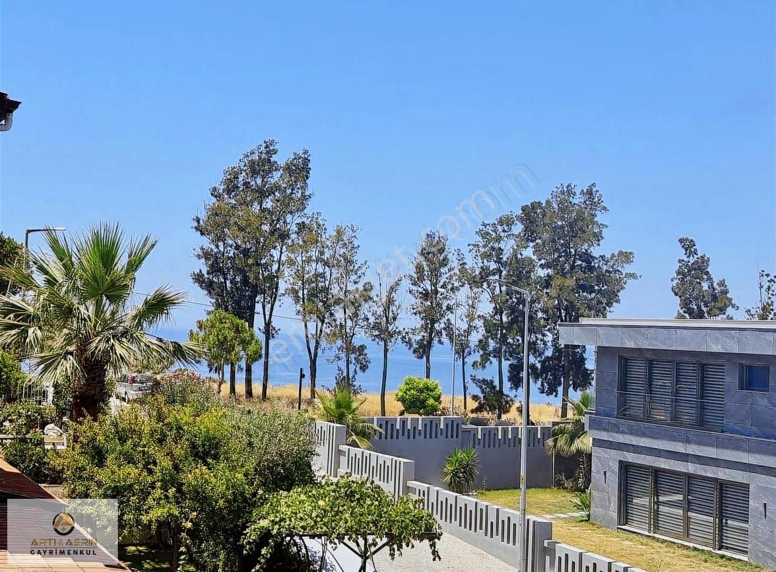 Kuşadası Kadınlar Denizi Mah Satılık Geniş Bahçeli Villa - Görsel 3