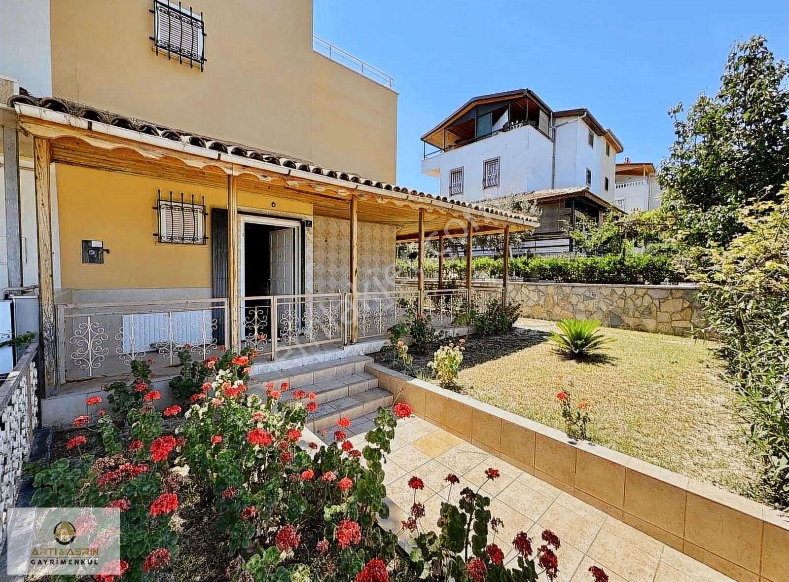 Kuşadası Kadınlar Denizi Mah Satılık Geniş Bahçeli Villa - Görsel 9