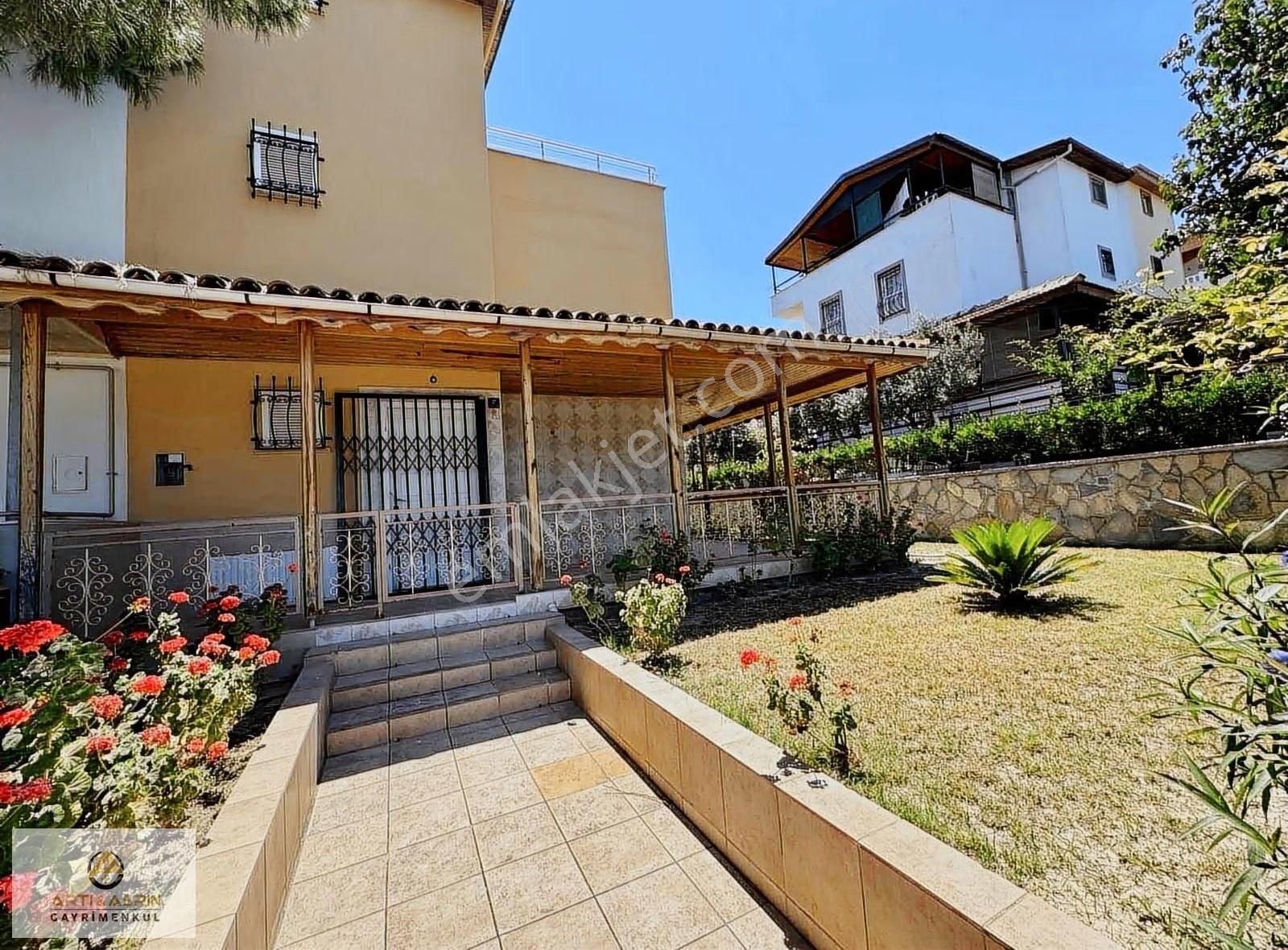 Kuşadası Kadınlar Denizi Mah Satılık Geniş Bahçeli Villa - Görsel 8