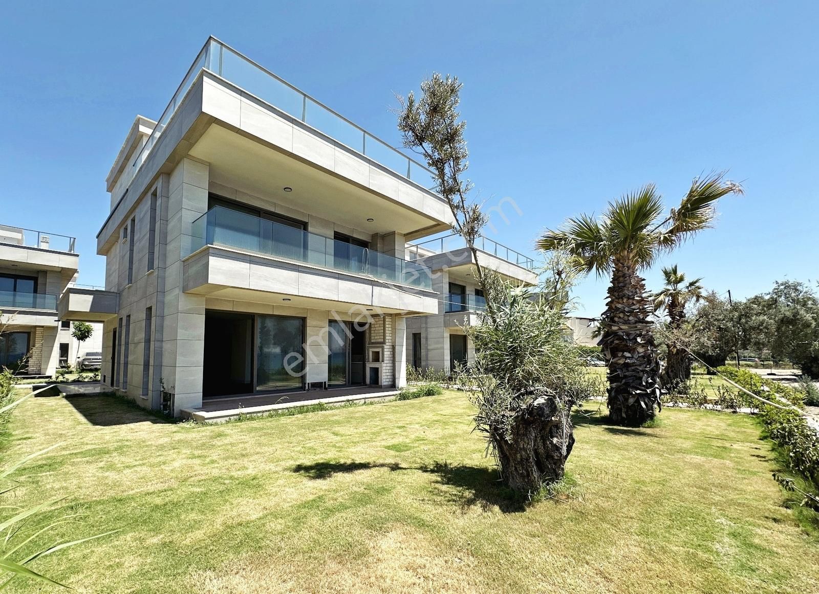 Ayanoğlundan Fenerde Denize Sıfır Proje İçinde 5+1 Satılık Villa - Görsel 15
