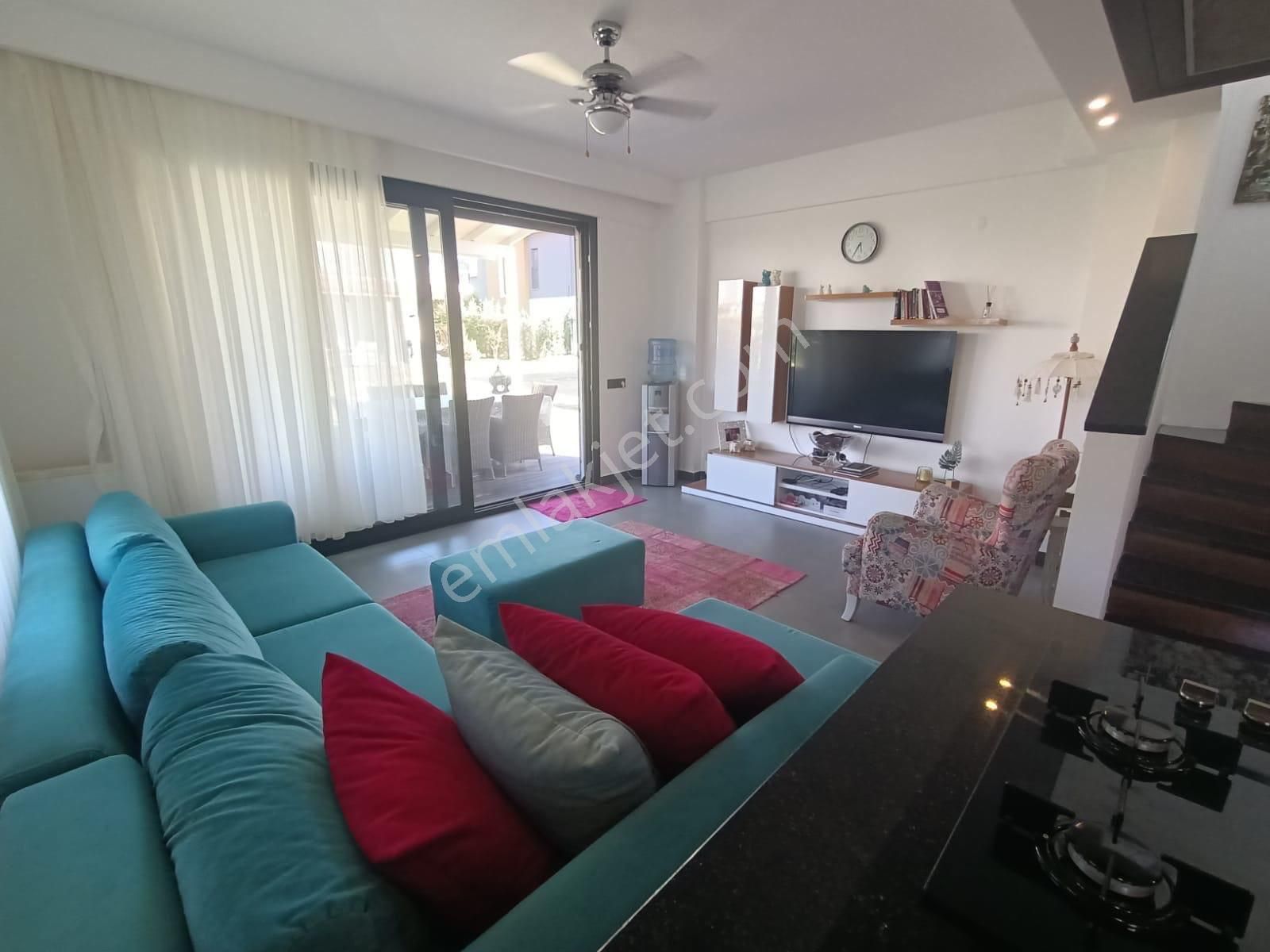 Kuşadası Davutlar’da Denize Yakın Havuzlu Sitede Köşe Konumu - Görsel 11