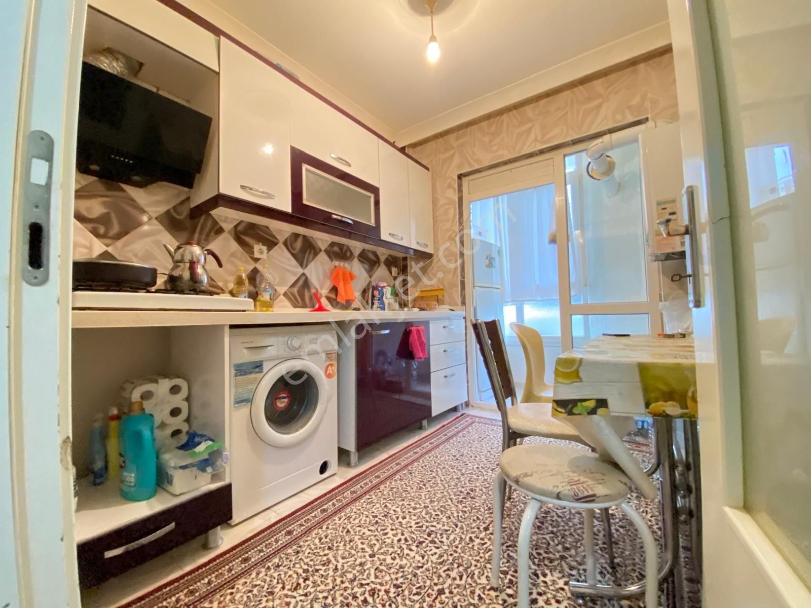 Beşikkaya 9.cd İlkokul Yakını Asansörlü 2+1 Giriş Kat Kombi Vestiyer Duşakabin Full Yapılı