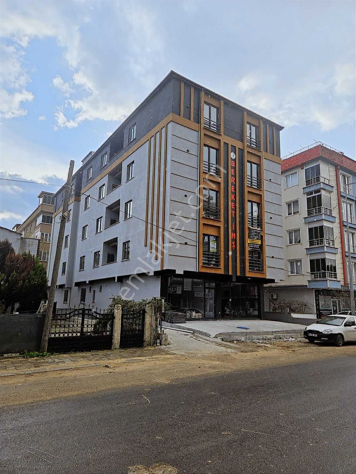 Sanat Gayrimenkulden