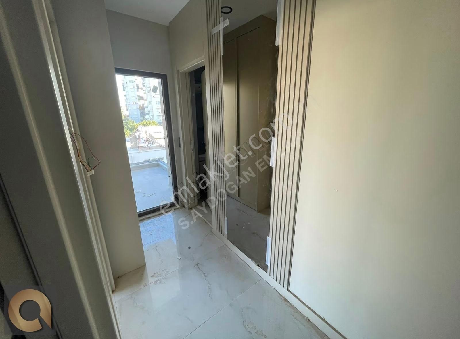 Karşıyaka Mahallesinde Yerden Isıtmalı Havuzlu Lüks 1+1 - Görsel 13