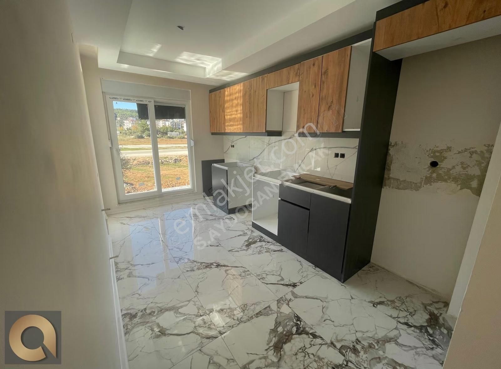 Aydoğmuş Mahallesinde 2+1 Ayrı Mutfaklı Ulaşıma Yakın Satılık - Görsel 4