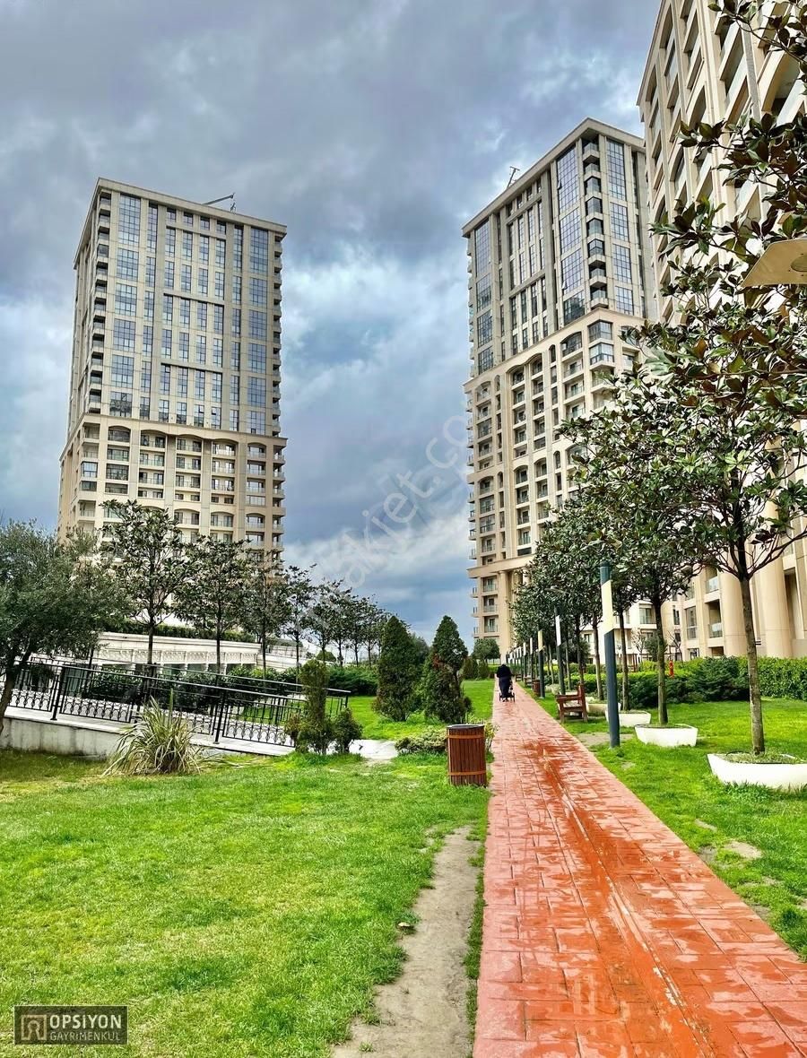 Venezia'da Balkonlu Kiracısız 240 M En Büyük 4+1 Satılık Daire