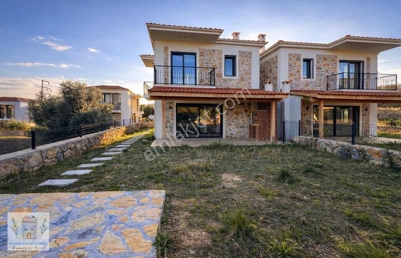 Marinden Burgaz'da Özel Yapım, Geniş Arsa Paylı 3+1 Villalar - Görsel 17