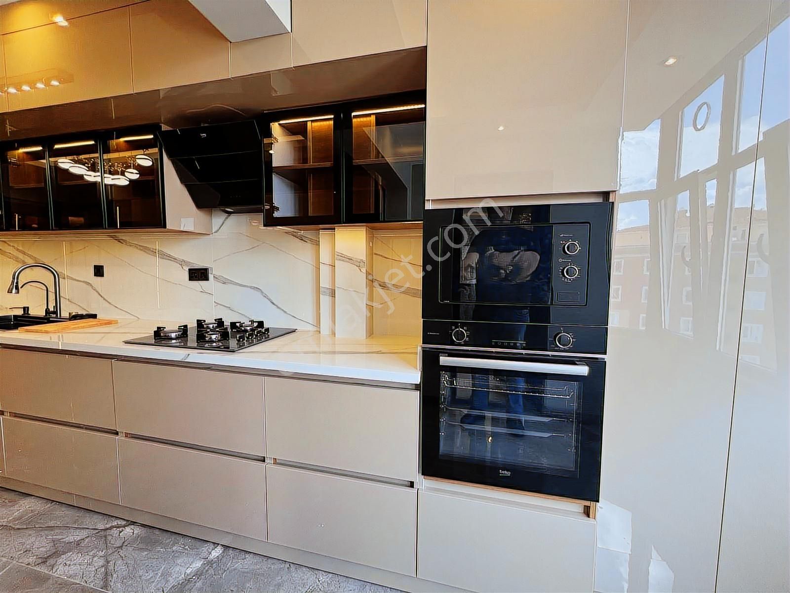 Beylikdüzü Barış Mahallesin De Özel Dekorize Edilmiş Satılık 3+1 - Görsel 26