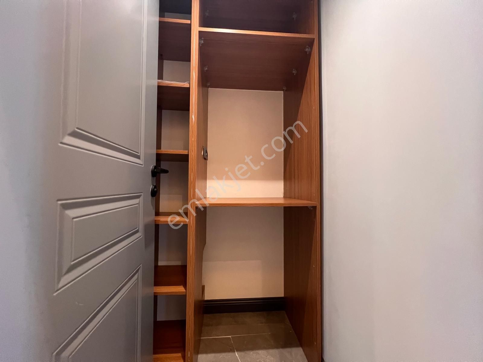 Beylikdüzü Barış Mahallesin De Özel Dekorize Edilmiş Satılık 3+1 - Görsel 8