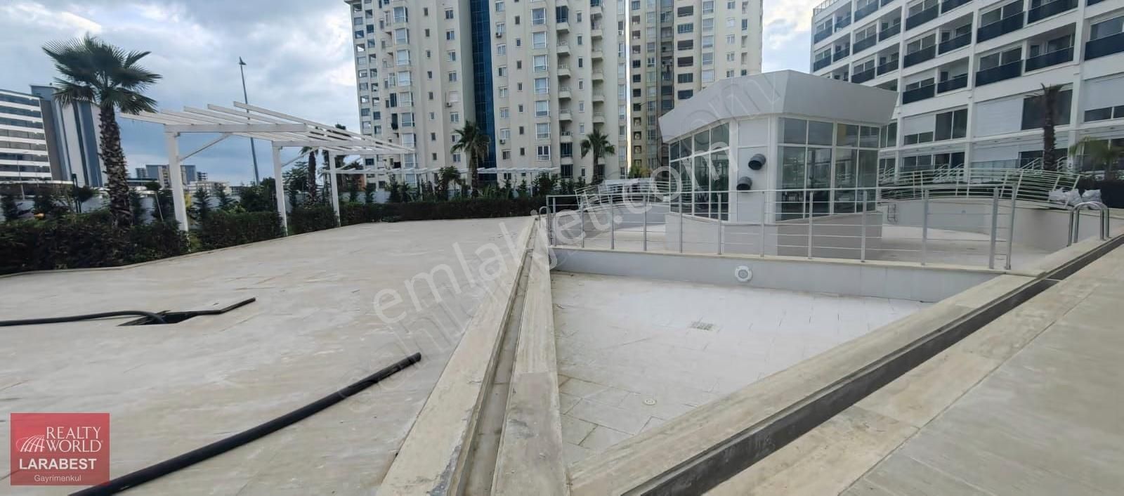 Altıntaş'ta Cadde Üzeri Marlin Port'da Teraslı Kiralık 1+1 Daire - Görsel 14