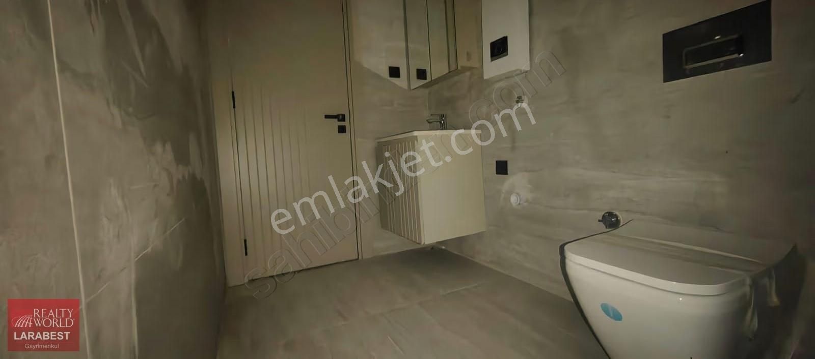 Altıntaş'ta Cadde Üzeri Marlin Port'da Teraslı Kiralık 1+1 Daire - Görsel 5