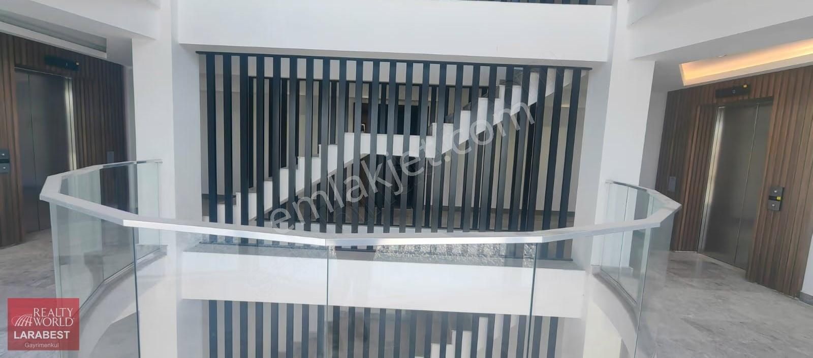 Altıntaş'ta Cadde Üzeri Marlin Port'ta Kiralık 1+1 Daire - Görsel 4