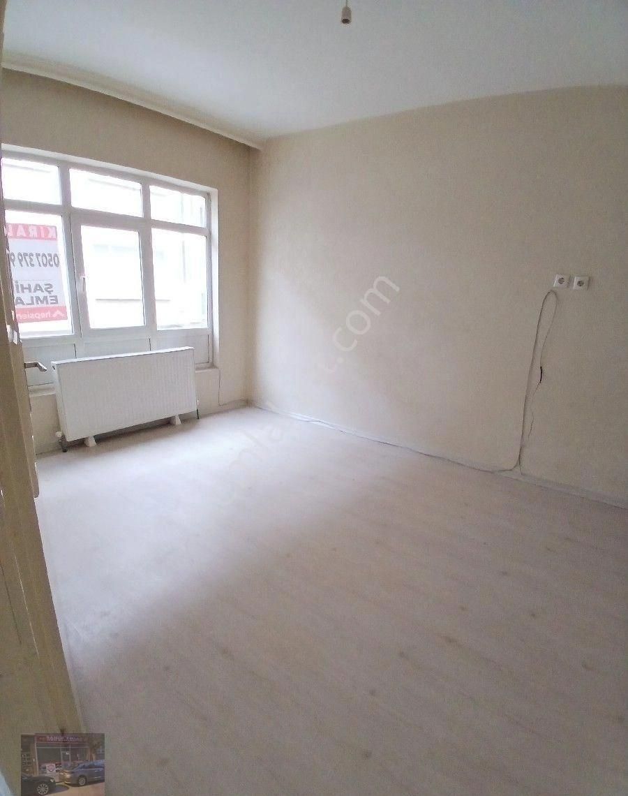 Çarşı Merkezde Satılık 3+1 Yol Cepheli Daire - Görsel 2