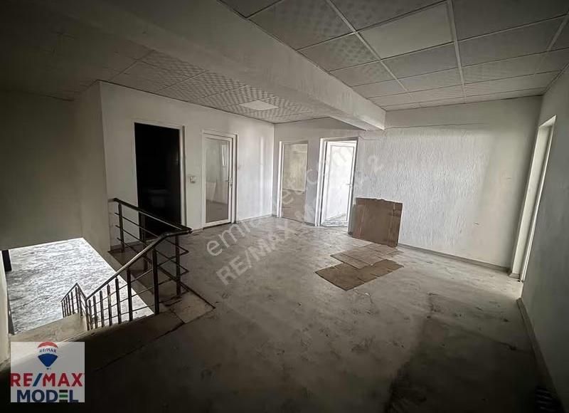 Remax Model Den 3. Sanayi 25. Cadde Yakını 450m² Kiralık Dükkan - Görsel 7