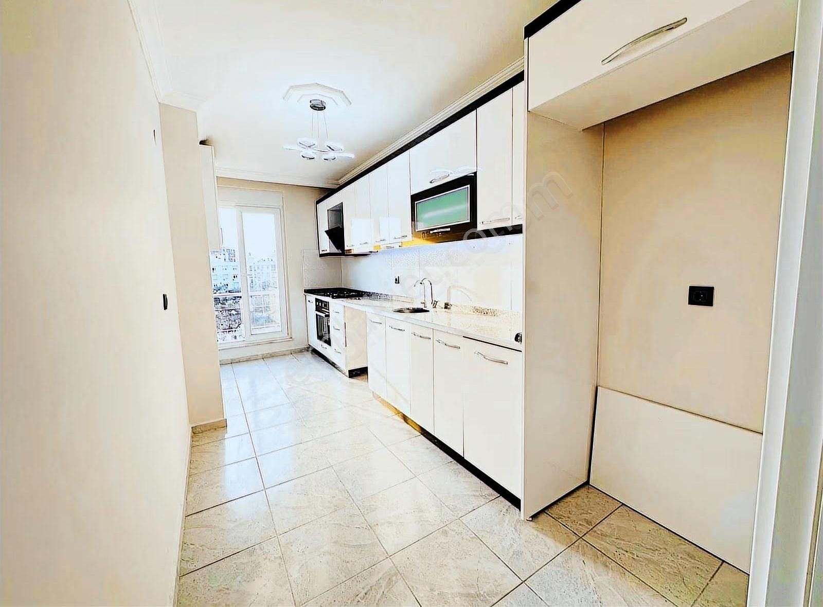 Göçerler Sınırında Esentepe'de Site İçi Çift Banyolu Satılık 3+1 - Görsel 2