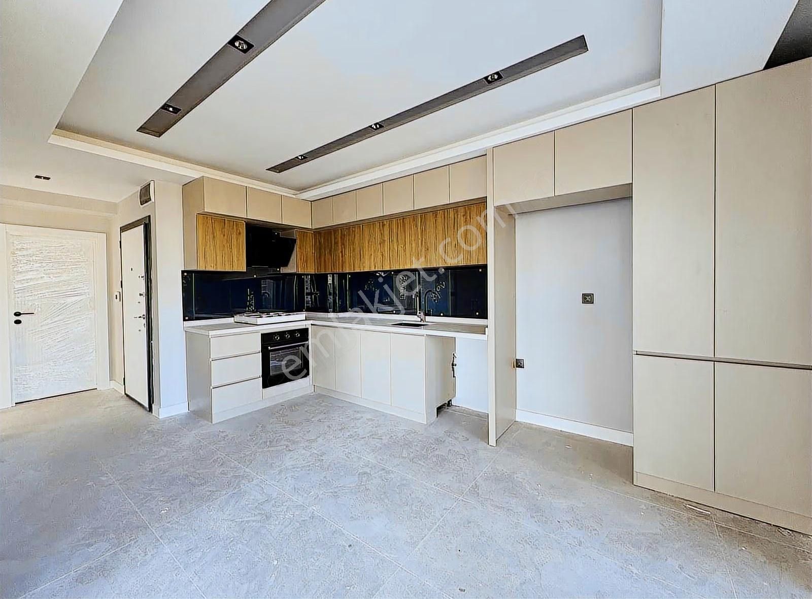 Çankaya'da Havuzlu Site Ara Kat Sıfır İskanlı Lüx Satılık 2+1