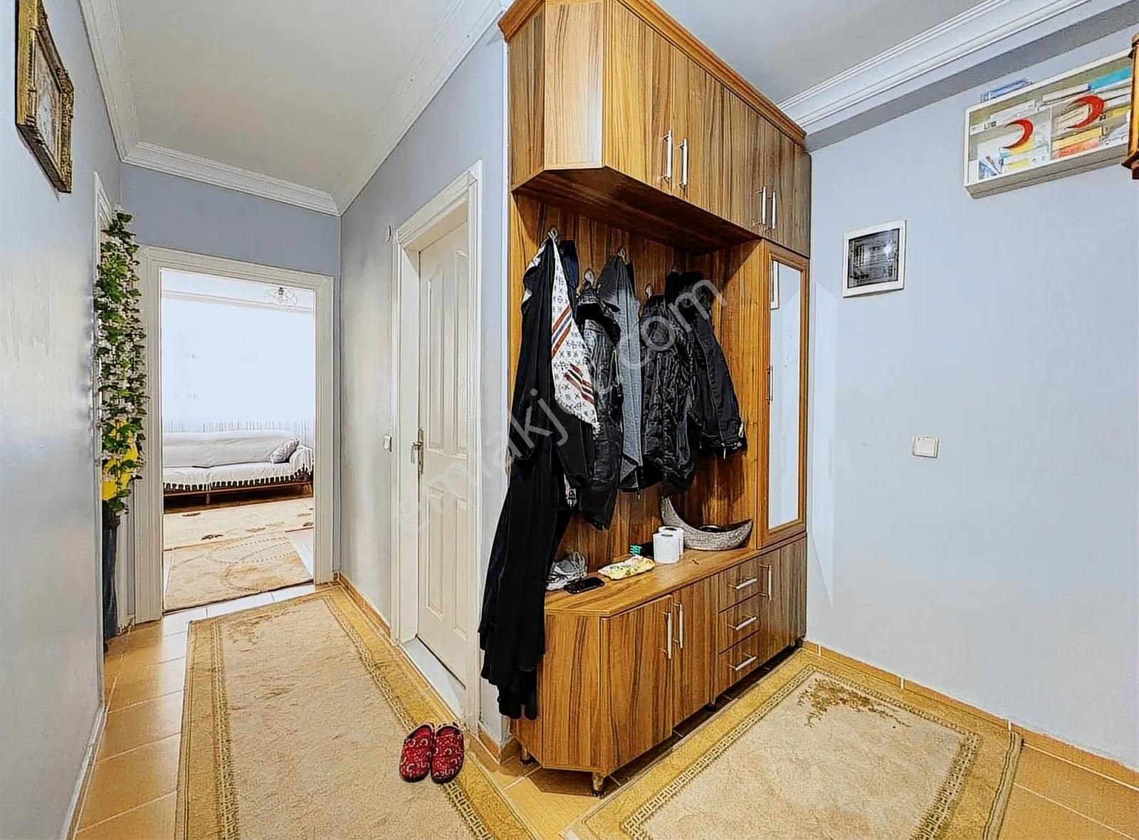 Karşıyaka Dünyagöz'de Tramvay Yakını Katta 2+1 Satılık Daire - Görsel 12