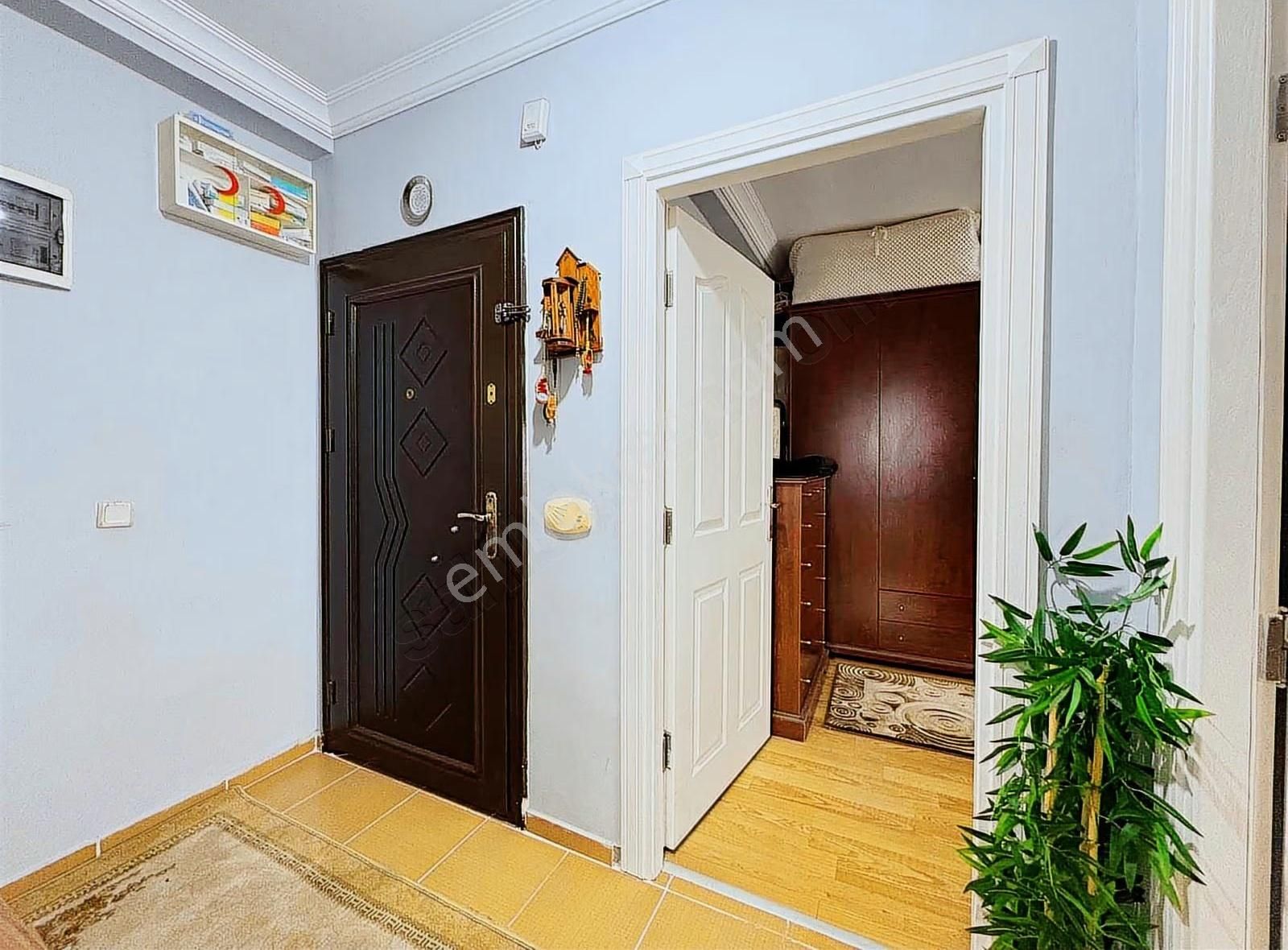 Karşıyaka Dünyagöz'de Tramvay Yakını Katta 2+1 Satılık Daire - Görsel 13