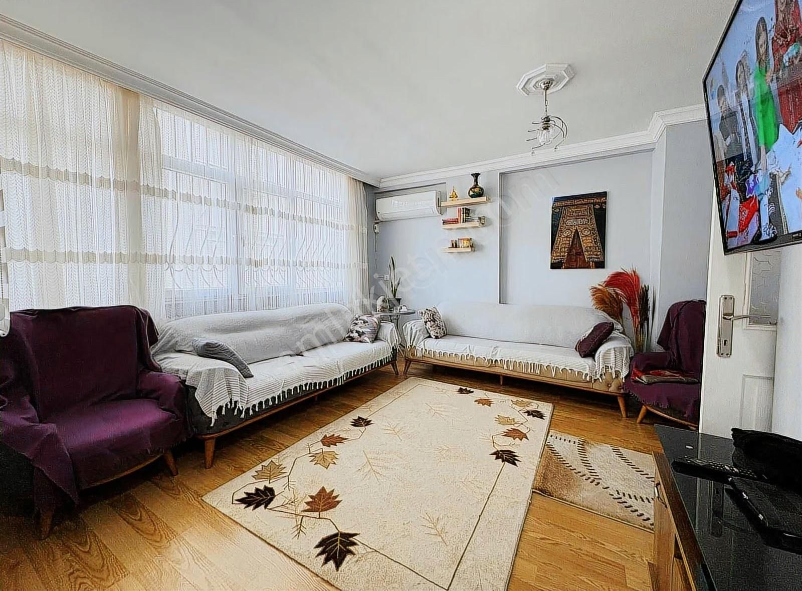 Karşıyaka Dünyagöz'de Tramvay Yakını Katta 2+1 Satılık Daire