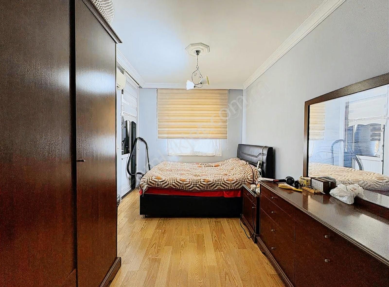 Karşıyaka Dünyagöz'de Tramvay Yakını Katta 2+1 Satılık Daire - Görsel 5