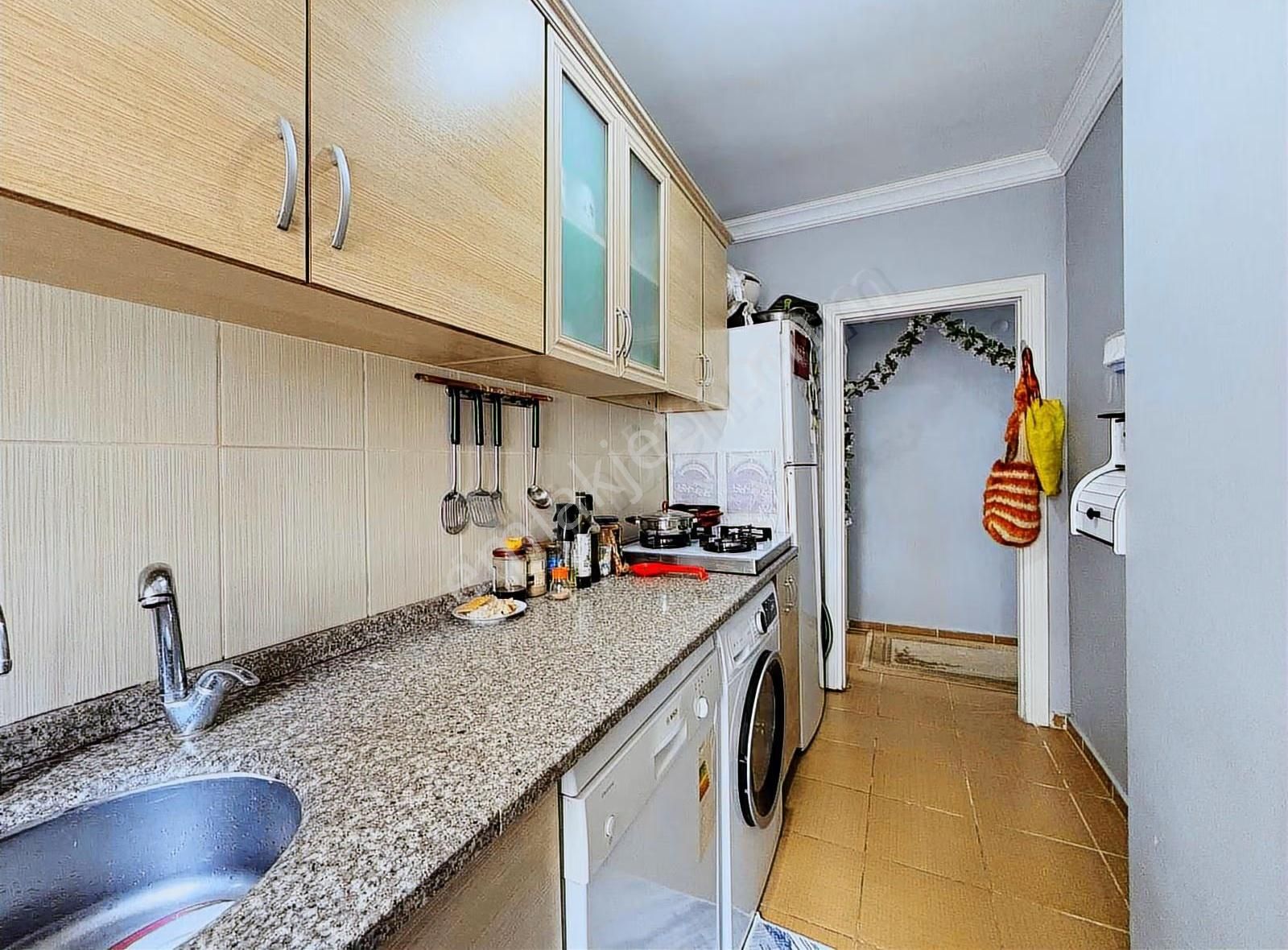 Karşıyaka Dünyagöz'de Tramvay Yakını Katta 2+1 Satılık Daire - Görsel 10