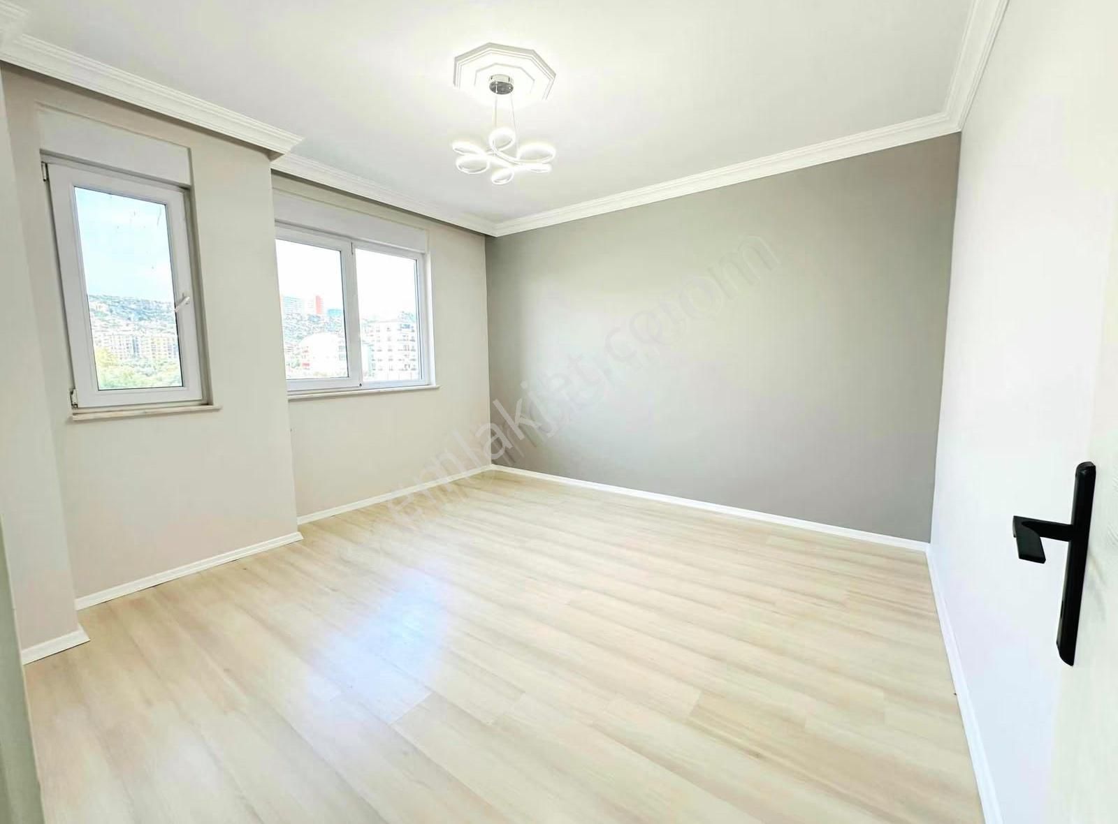 Şehir Hast. Ve Tahtakale Yakını Çift Banyolu Katta Satılık 3+1 - Görsel 2