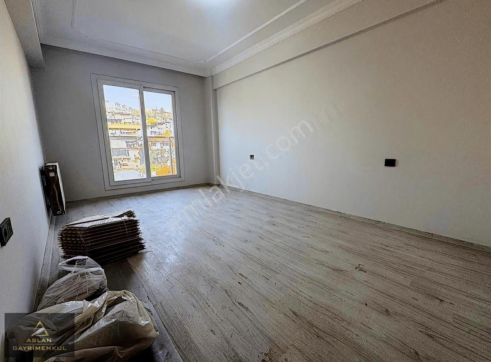 Aslan'dan Cadde Üzeri Doğalgazlı, K.mutfak 2+1 Kiralık Daire - Görsel 24