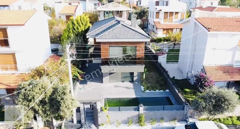 Ersü'den Çeşme Yalı Bölgesinde Sıfır Deniz Manzaralı Lüks Villa - Görsel 2