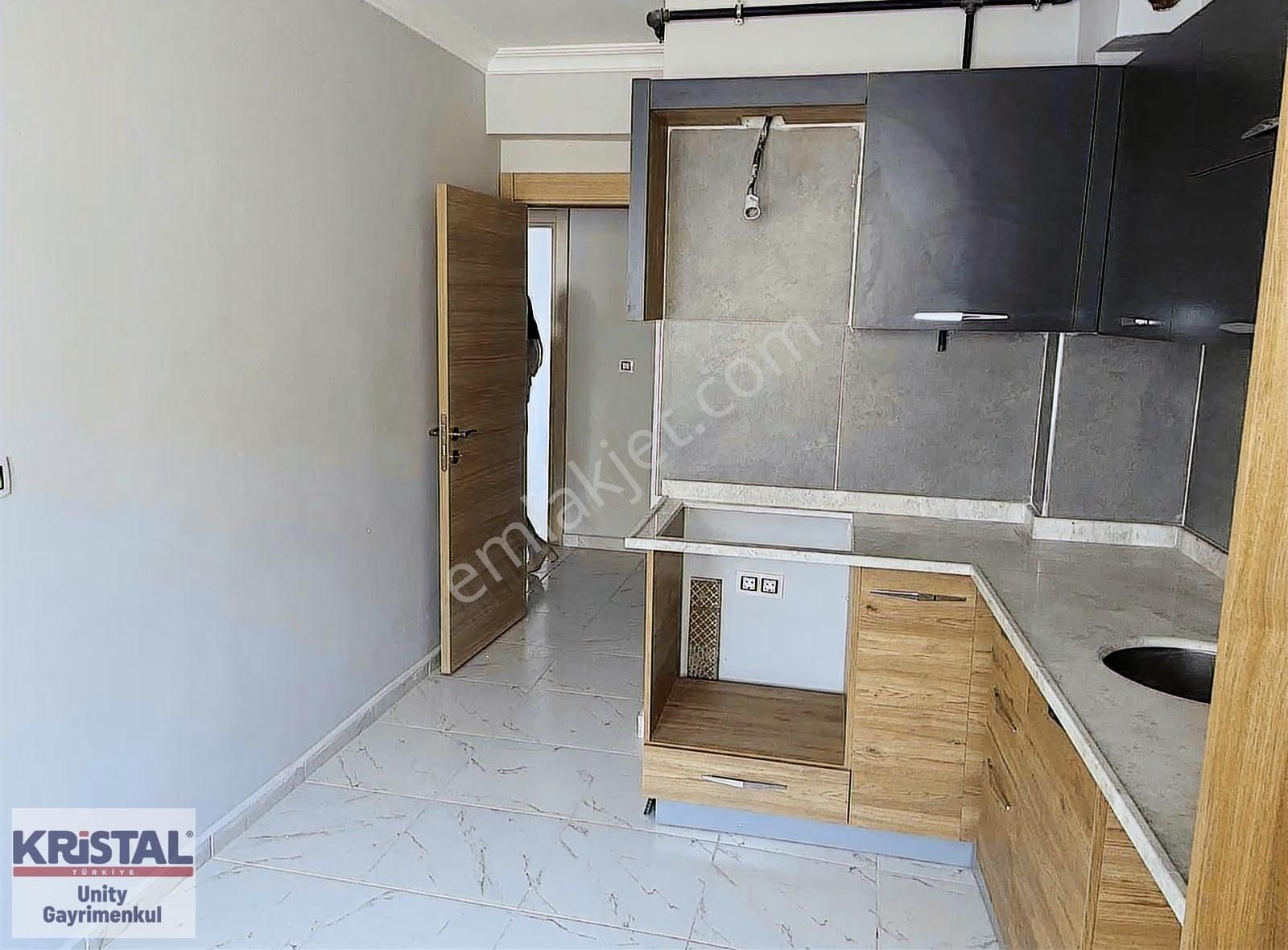 Sütlüce'de Satılık, Çift Balkonlu , Geniş 2+1 Daire - Görsel 2