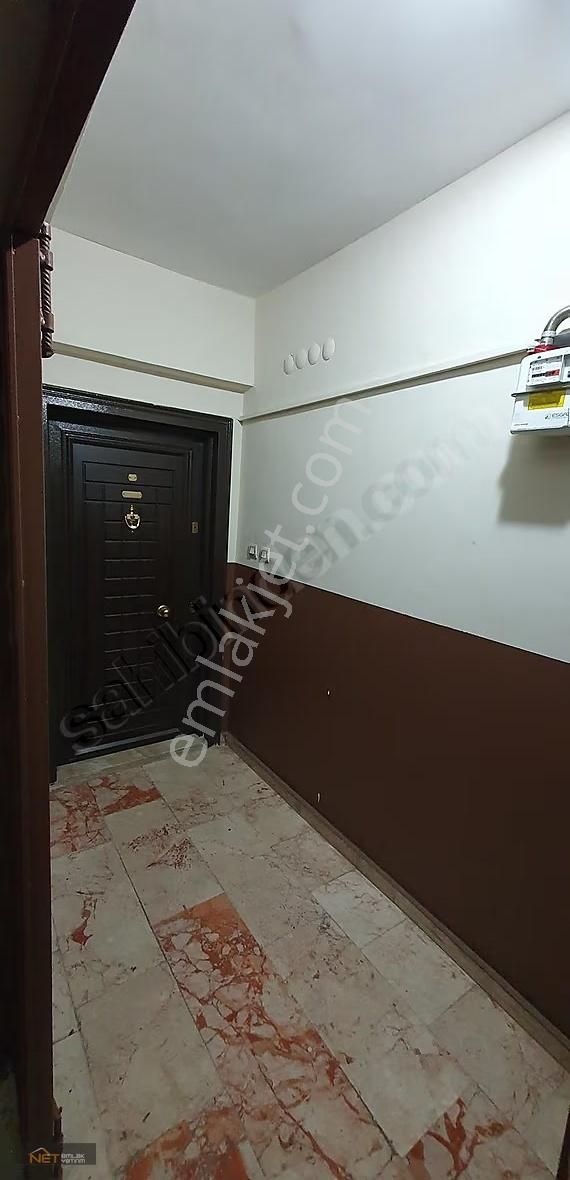 Bahçelievler Mah. Caddeye Yakın Satılık 3+1 Balkonlu, Ara Kat - Görsel 2