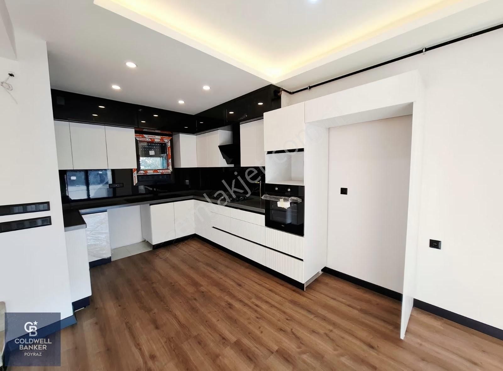 Menderes Coldwell Banker Poyraz'dan Merkezi Konumda 4+1 Villa - Görsel 28