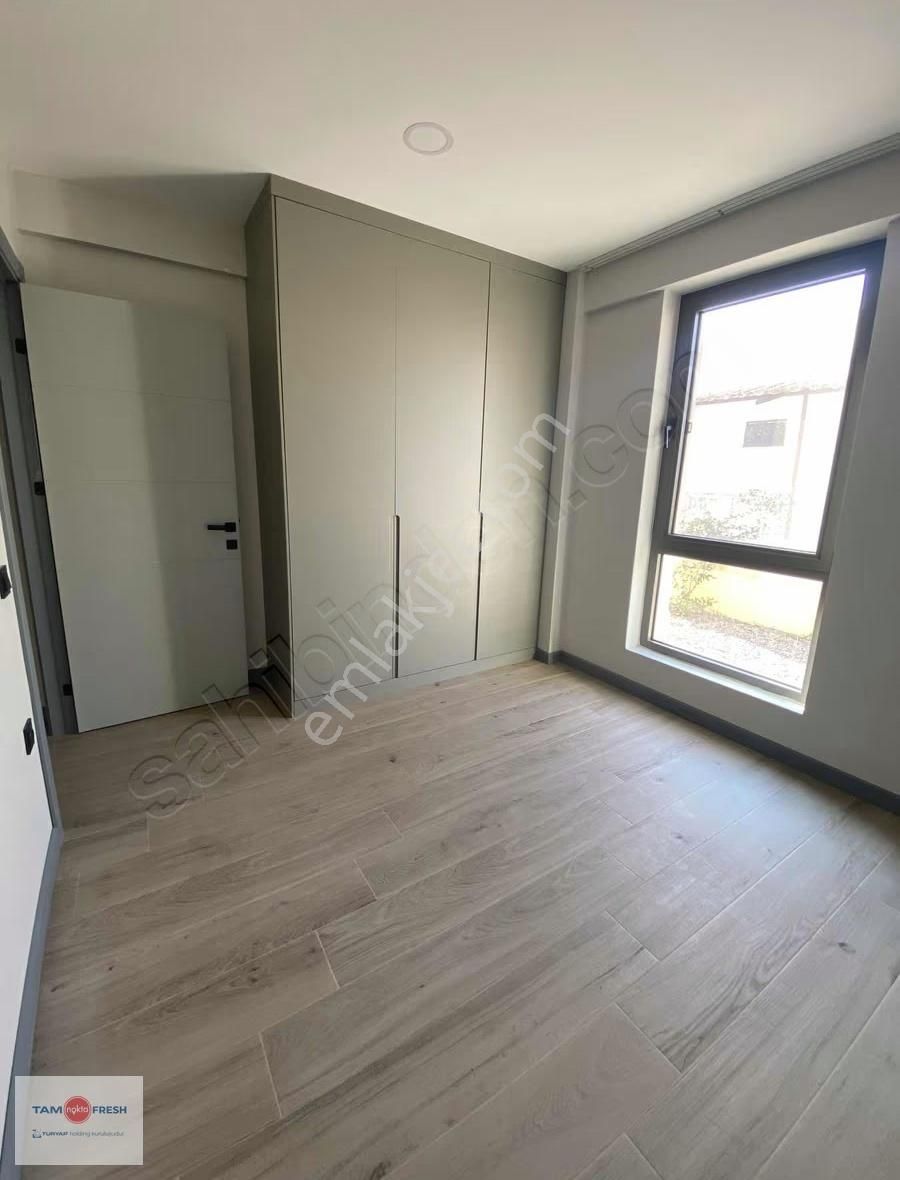 Urla Merkezde Kiralık 1+1 Daire - Görsel 8