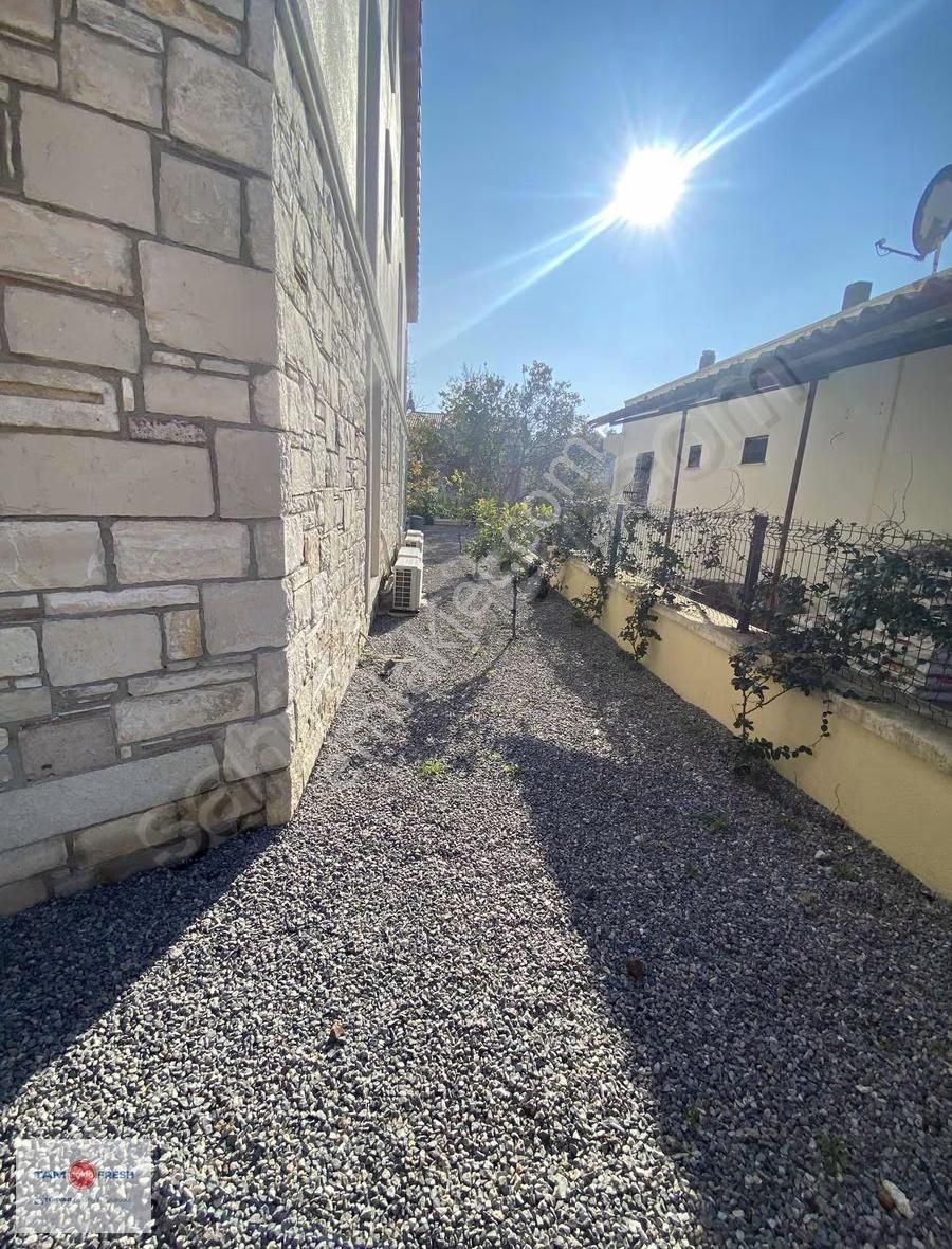 Urla Merkezde Kiralık 1+1 Daire - Görsel 22