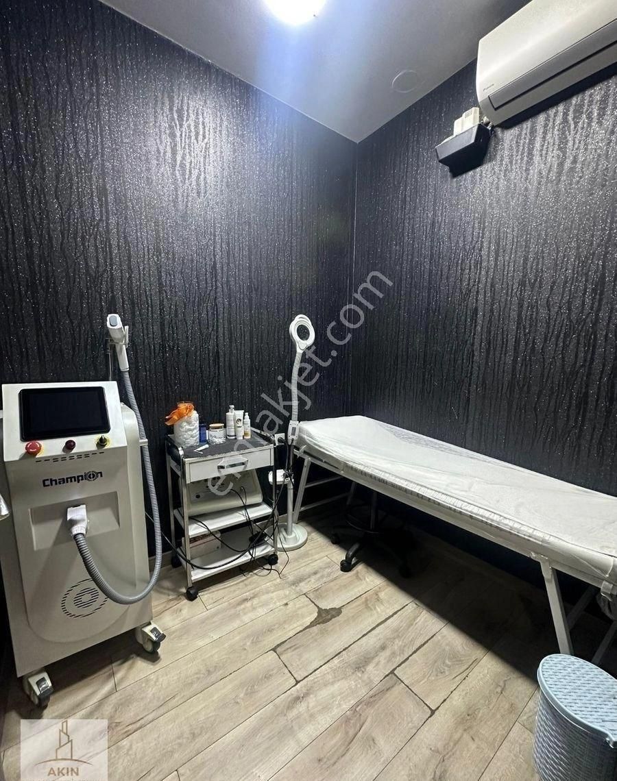 Küçükçekmece İnönü Mah. Muhteşem Konum Satılık Ofis - Görsel 3