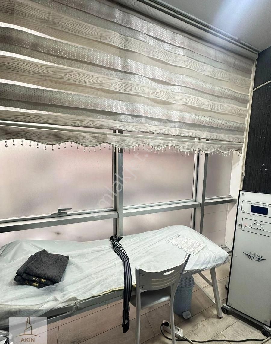 Küçükçekmece İnönü Mah. Muhteşem Konum Satılık Ofis - Görsel 4