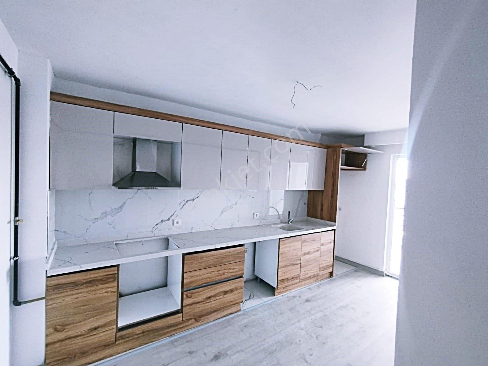 Cihandan Yakacık Da Sıfır Katta Çift Banyolu Satlık 3+1 Daire - Görsel 3