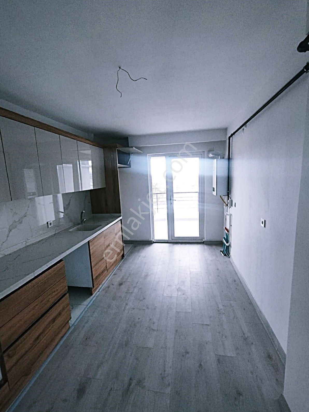 Cihandan Yakacık Da Sıfır Katta Çift Banyolu Satlık 3+1 Daire - Görsel 2