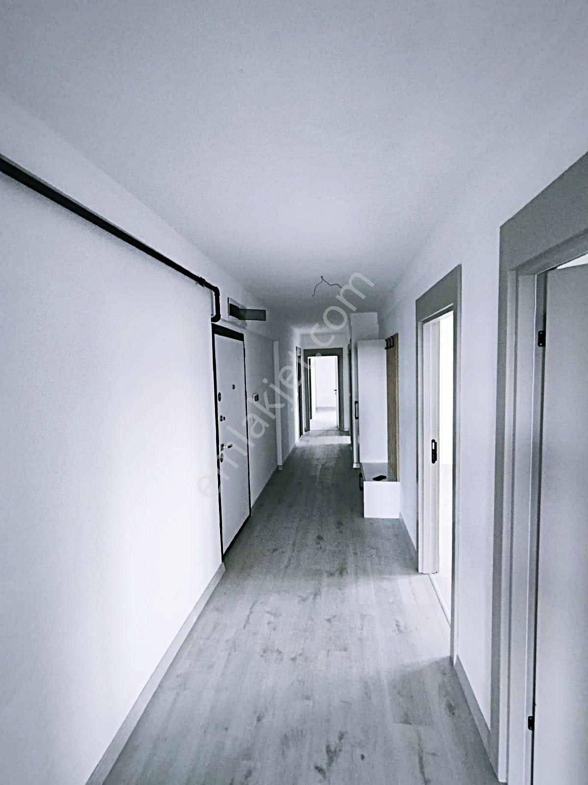 Cihandan Yakacık Da Sıfır Katta Çift Banyolu Satlık 3+1 Daire - Görsel 16