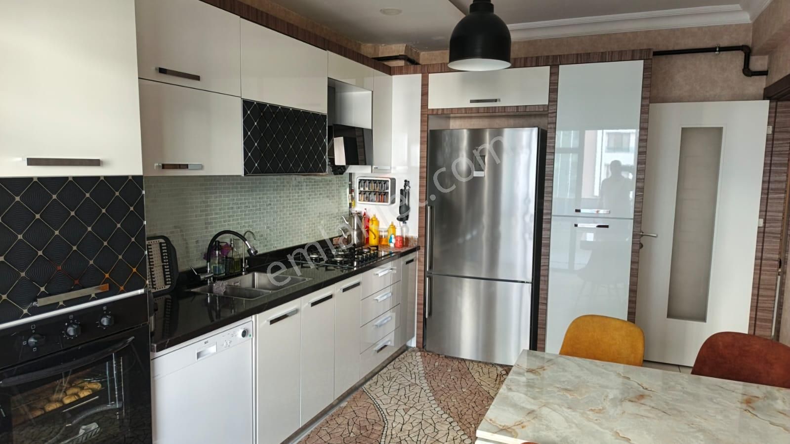 İsa Kavak Gayrimenkul'den Selçuklu Şeker Mahallesi'nde Satılık 3+1 Daire