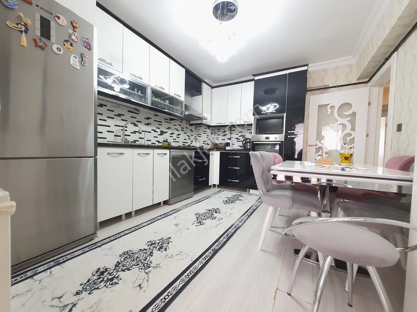 Karapürçekte 4+1 Ön Cephe Merkezde Çift Banyo Masrafsız Daire - Görsel 3