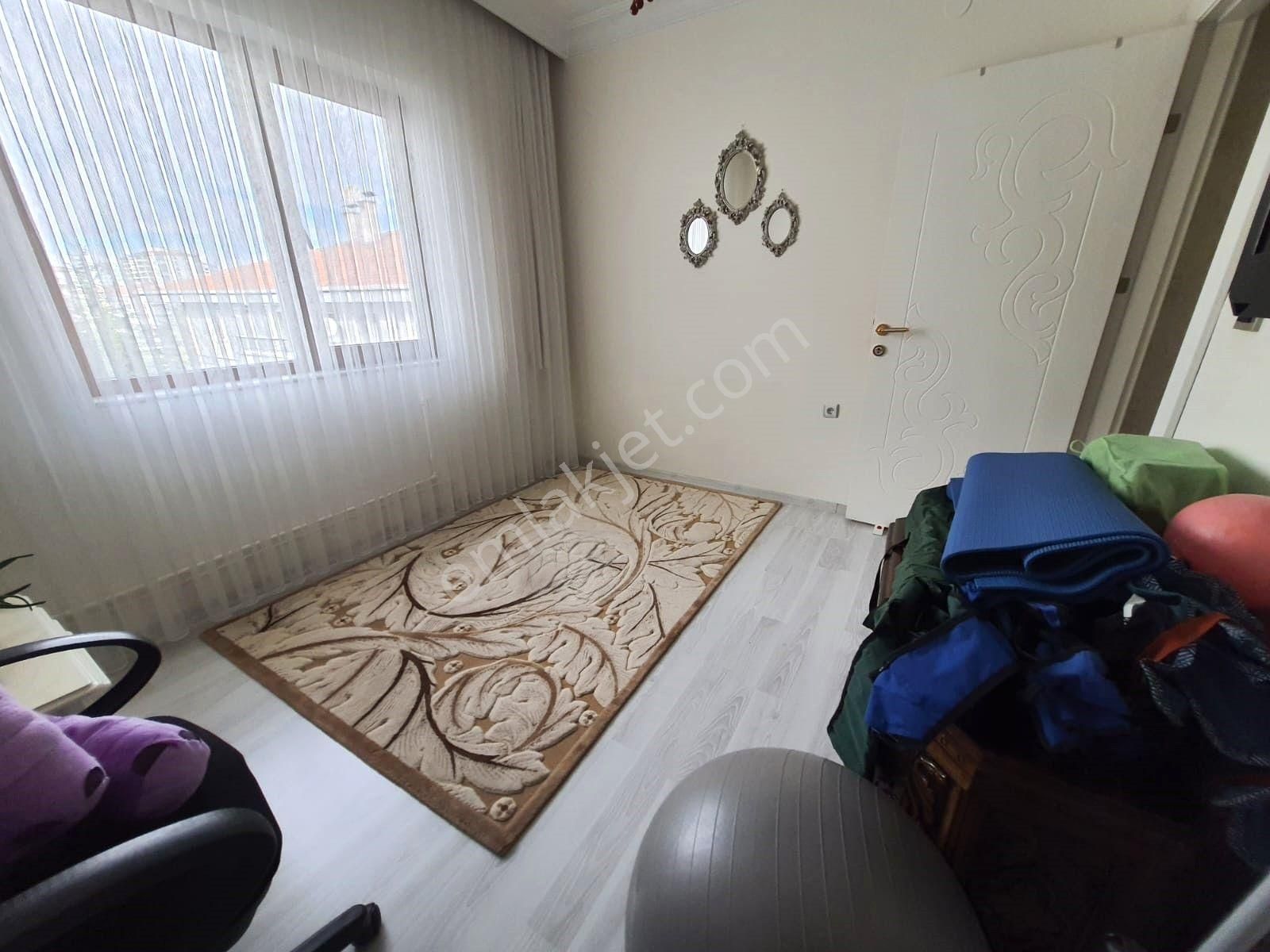 Karapürçekte 4+1 Ön Cephe Merkezde Çift Banyo Masrafsız Daire - Görsel 24