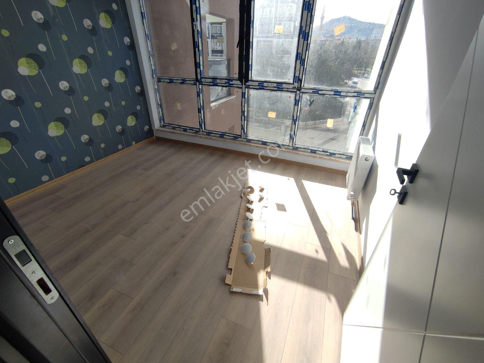 Karapürçekte 4+1 Site İçerisinde Giyinme Odalı Kapalı Havuzlu - Görsel 8