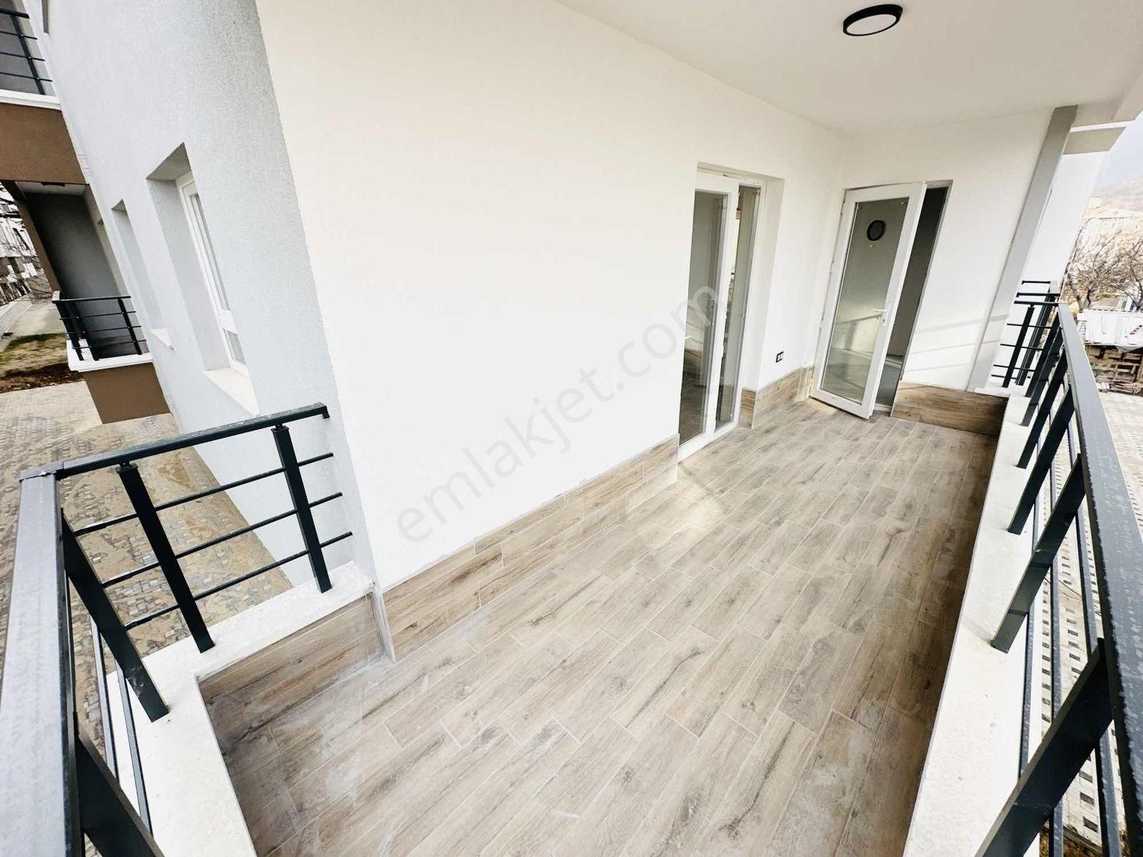 Taylan Emlak'tan Karapürçekte A. Isıtma Sıfır 3+1 Satılık Daire - Görsel 13